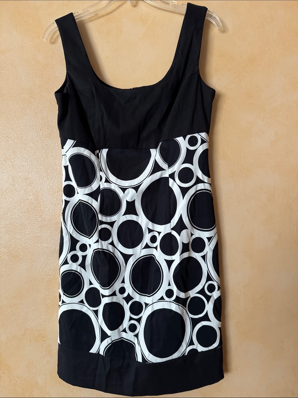 dressbarn Black and White Circle-Print Midi Sheath Dress. Size 8